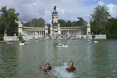 Nuria-y-JM-en-el-retiro